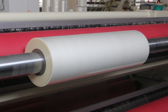 Film de laminage de carton imprimé doux et transparent 25.4 mm noyau de papier à double face Traitement du corona