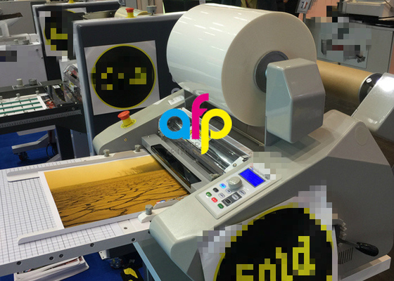 Film de stratification d'animal familier brillant, petit pain blanc de stratifié de courant ascendant de la double couronne latérale BOPP