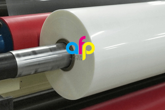 Film de stratification thermique blanc du petit pain en plastique BOPP de stratification de FDA pour l'impression